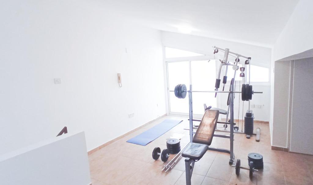Ларнака: Luxury private rooms -SEA VIEW, NETFLIX, GYM- 5 Min from beach! - private room in shared apartment