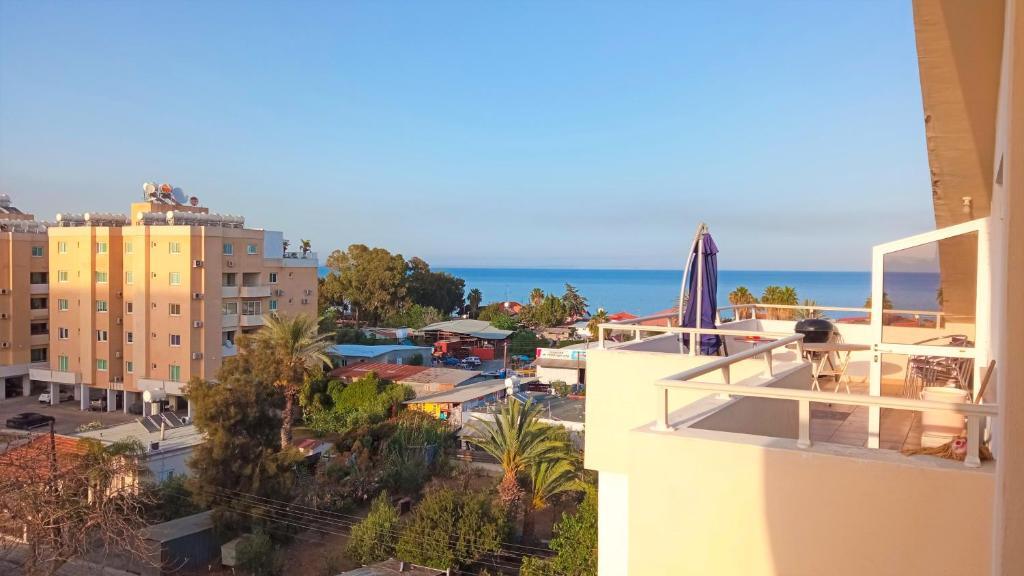 Ларнака: Luxury Maisonette Apartment -SEA VIEW, NETFLIX, GYM- 5 Min from Beach