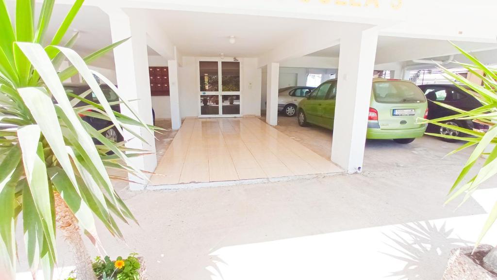 Ларнака: Luxury Maisonette Apartment -SEA VIEW, NETFLIX, GYM- 5 Min from Beach