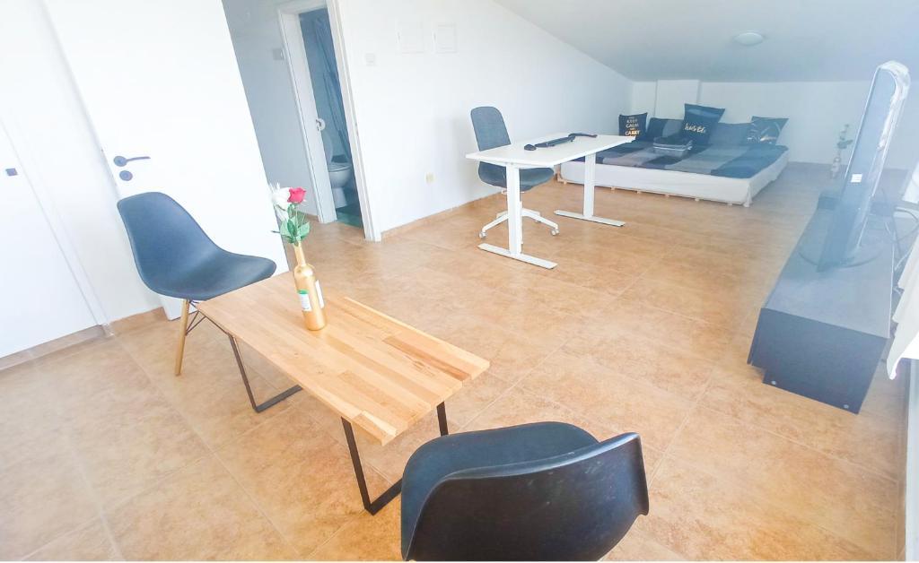 Ларнака: Luxury Maisonette Apartment -SEA VIEW, NETFLIX, GYM- 5 Min from Beach