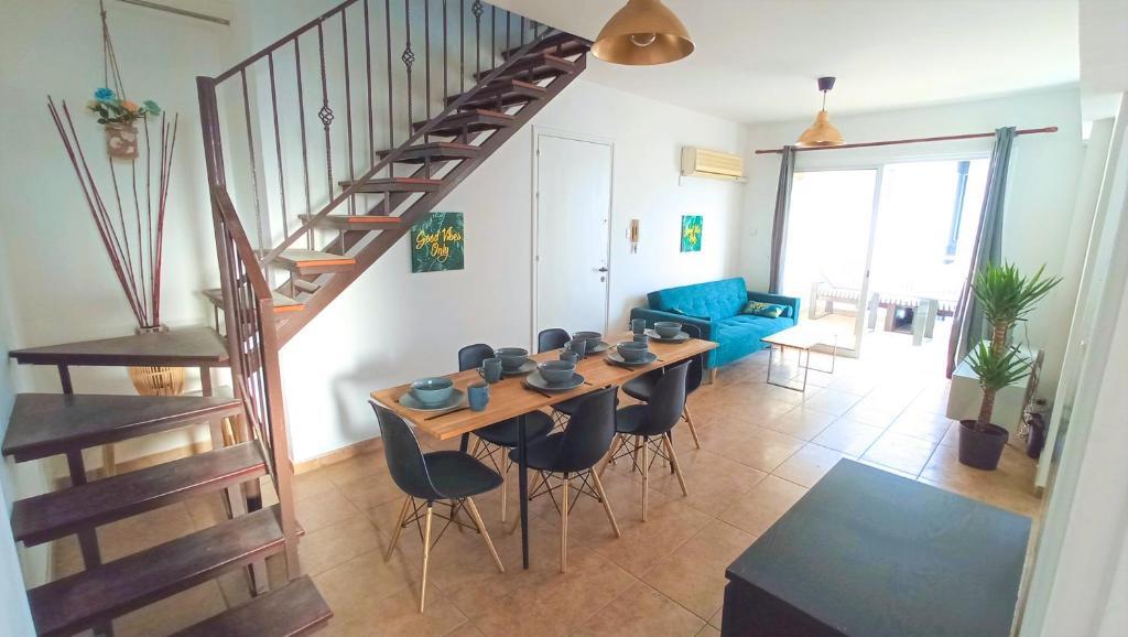 Ларнака: Luxury Maisonette Apartment -SEA VIEW, NETFLIX, GYM- 5 Min from Beach