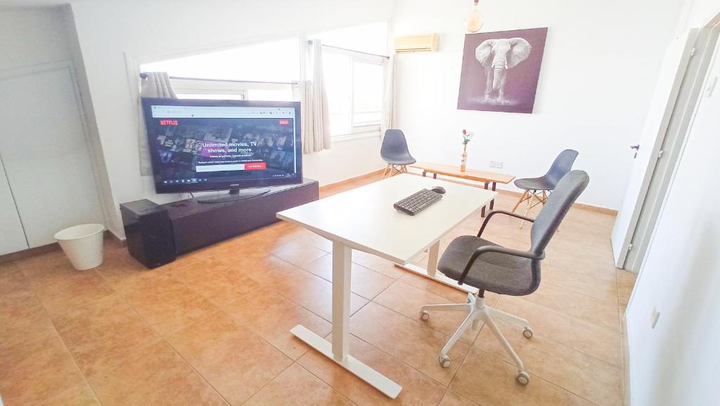 Ларнака: Luxury Maisonette Apartment -SEA VIEW, NETFLIX, GYM- 5 Min from Beach