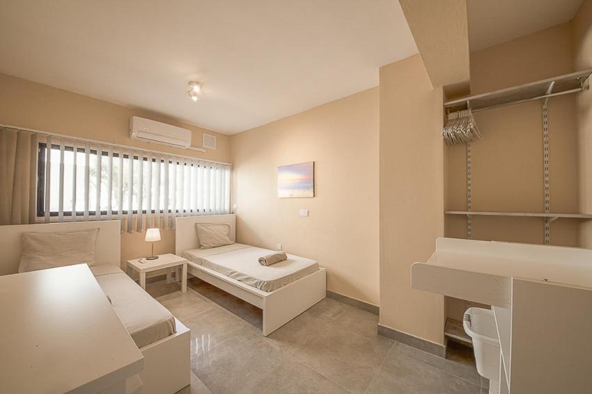 Peach Seaview 3 Bedroom Apartment — фото 1