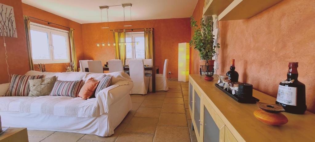 Пафос: STAY Elegance 3BR Apt