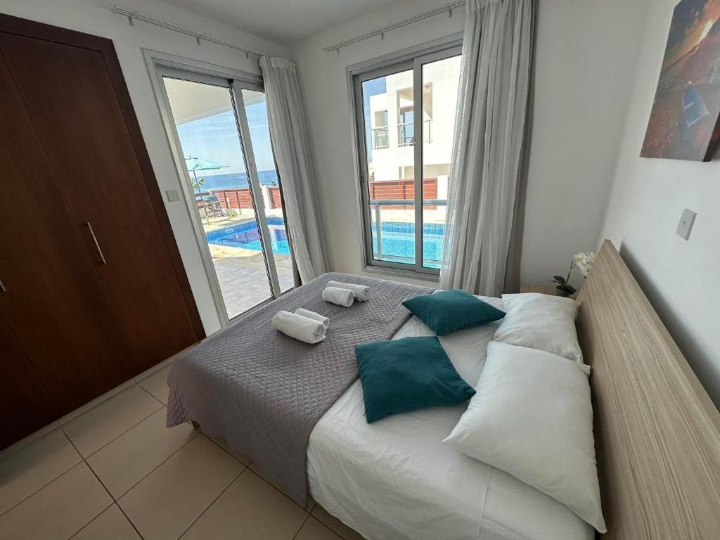 Villa Aqua Sunrise 1km From Beach With Sea Views — фото 4