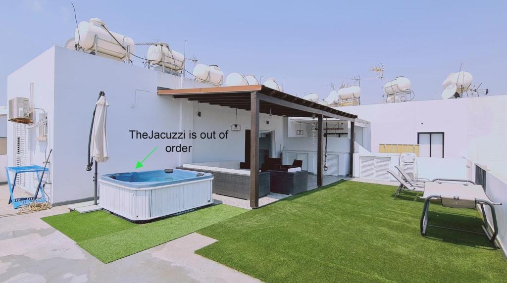 Паралимни: Stay Frederick 2 Br Penthouse