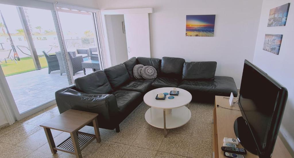 Паралимни: Stay Frederick 2 Br Penthouse