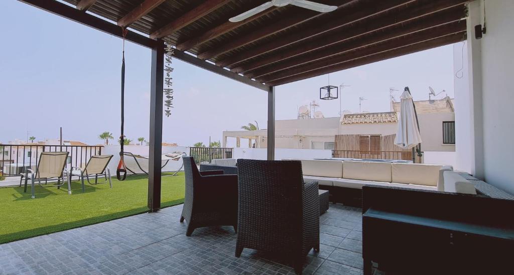 Паралимни: Stay Frederick 2 Br Penthouse