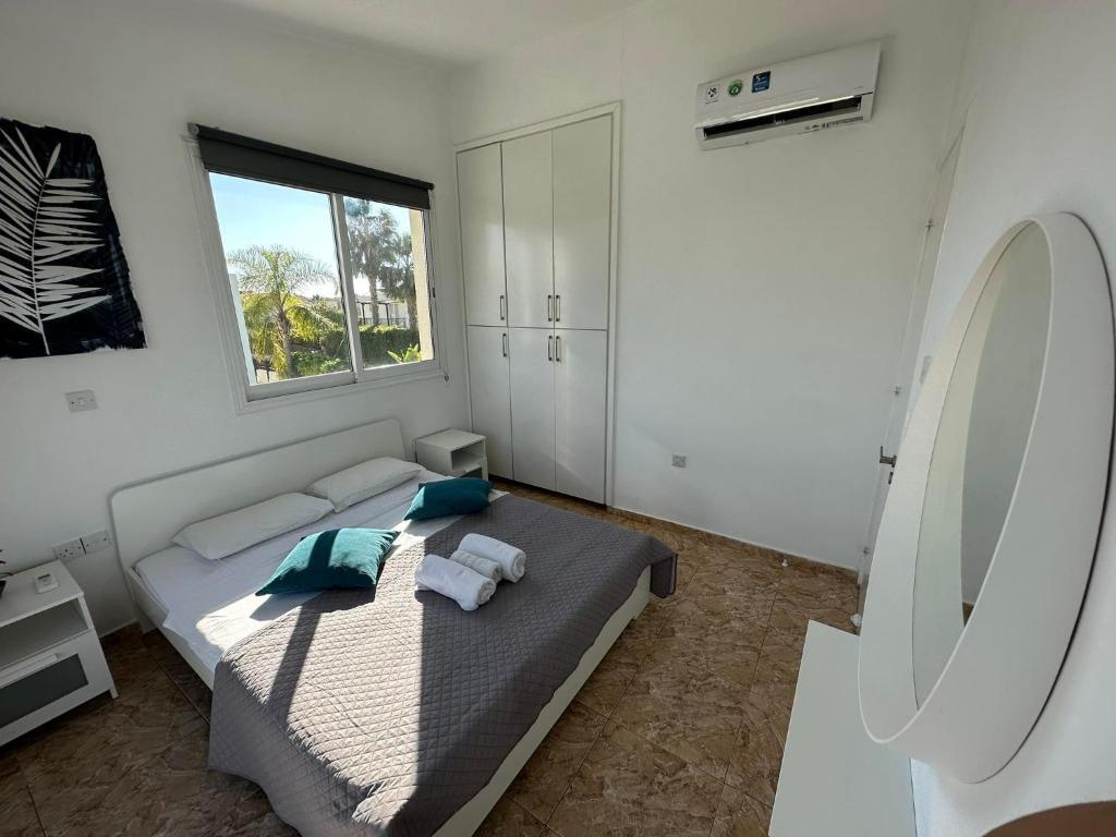 Пейя: Villa Coralia Gardens 1km From Coral Bay Beach