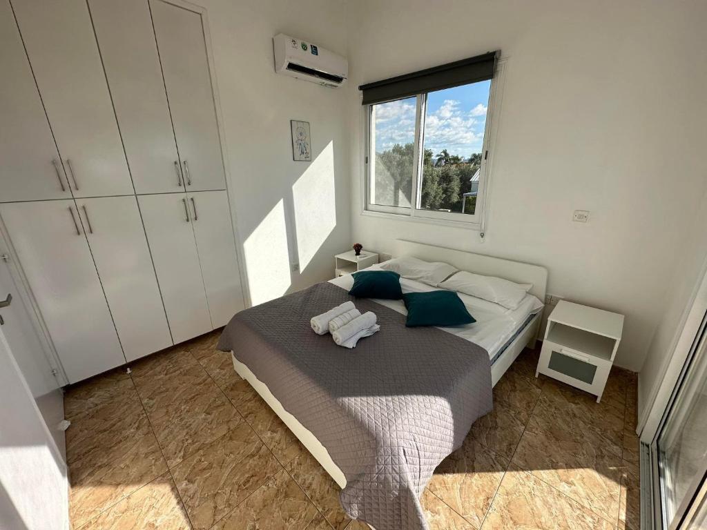Пейя: Villa Coralia Gardens 1km From Coral Bay Beach