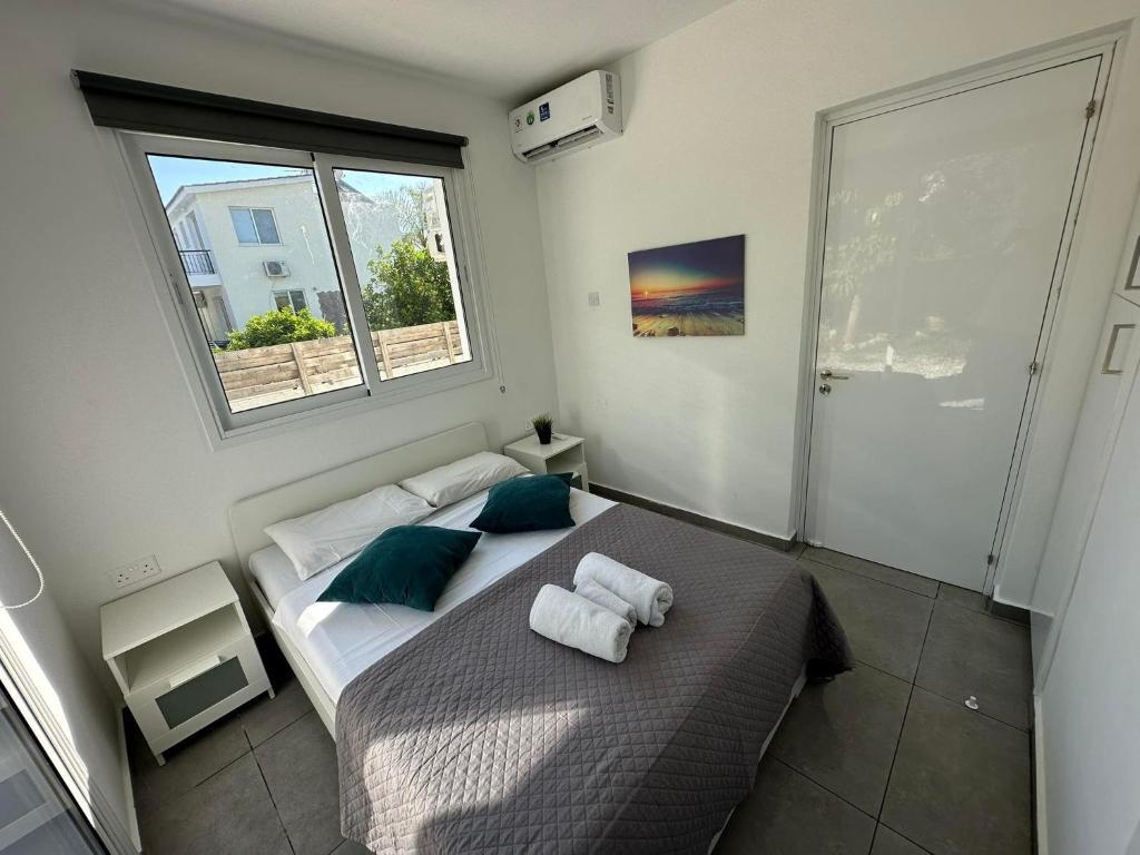 Пейя: Villa Coralia Gardens 1km From Coral Bay Beach