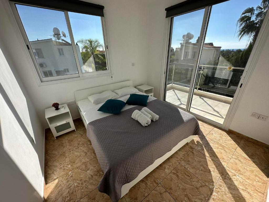 Пейя: Villa Coralia Gardens 1km From Coral Bay Beach