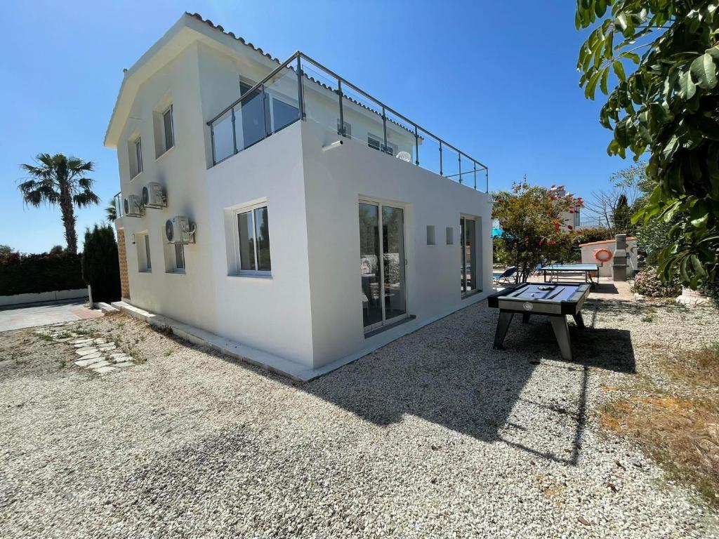 Пейя: Villa Coralia Gardens 1km From Coral Bay Beach