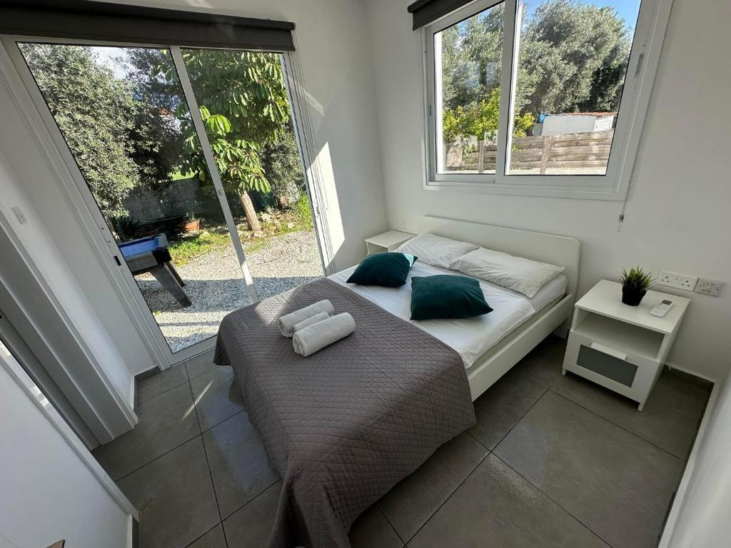 Пейя: Villa Coralia Gardens 1km From Coral Bay Beach