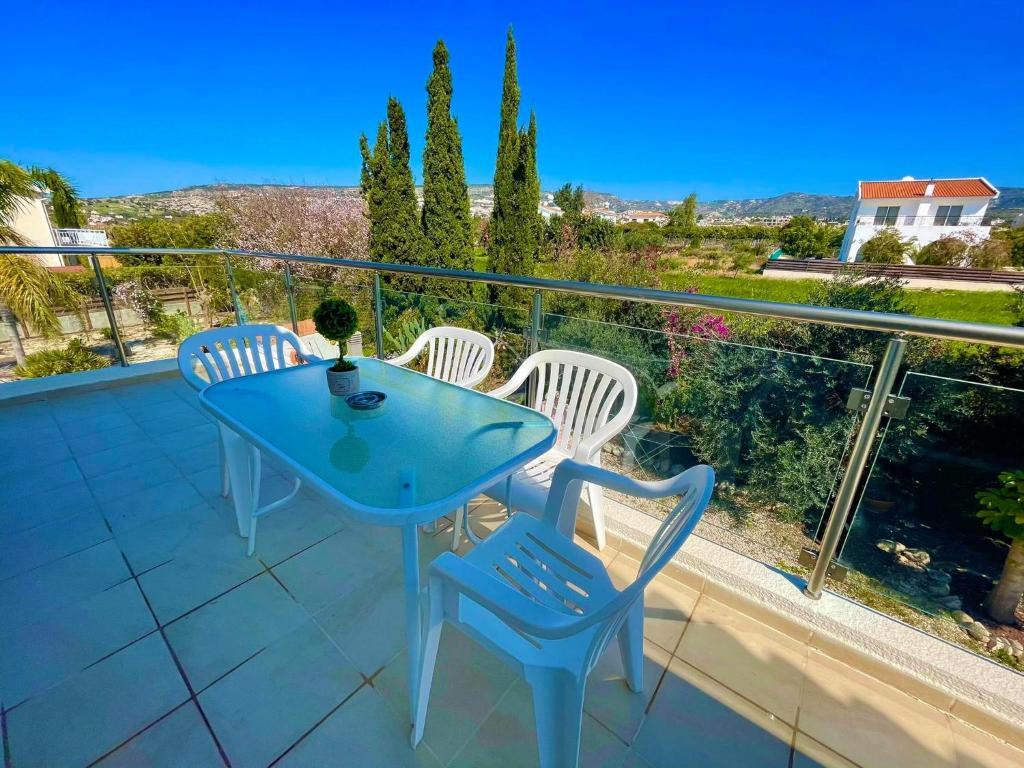 Пейя: Villa Coralia Gardens 1km From Coral Bay Beach