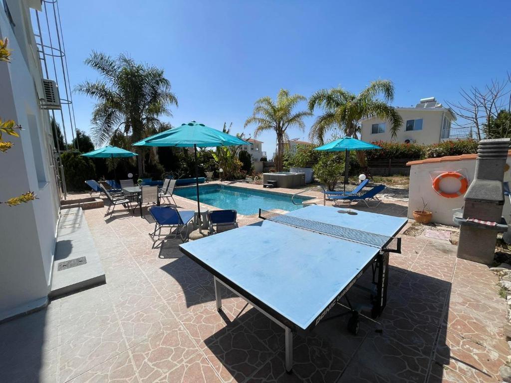 Пейя: Villa Coralia Gardens 1km From Coral Bay Beach