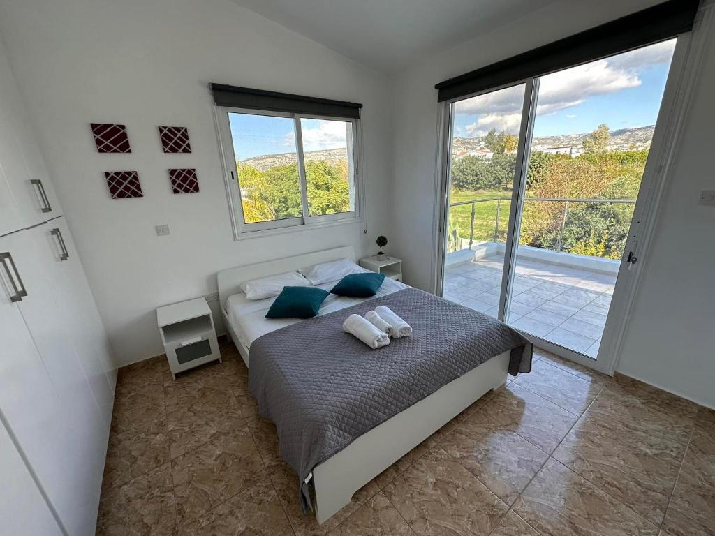 Пейя: Villa Coralia Gardens 1km From Coral Bay Beach