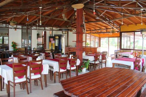 Алсанджак: Flippers Guest Bungalows