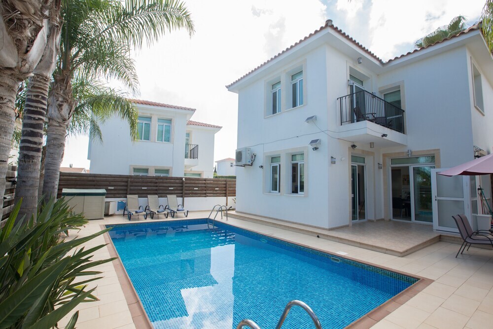 Айя-Напа: "3 Bedroom Villa With Private Pool in Protaras Center"