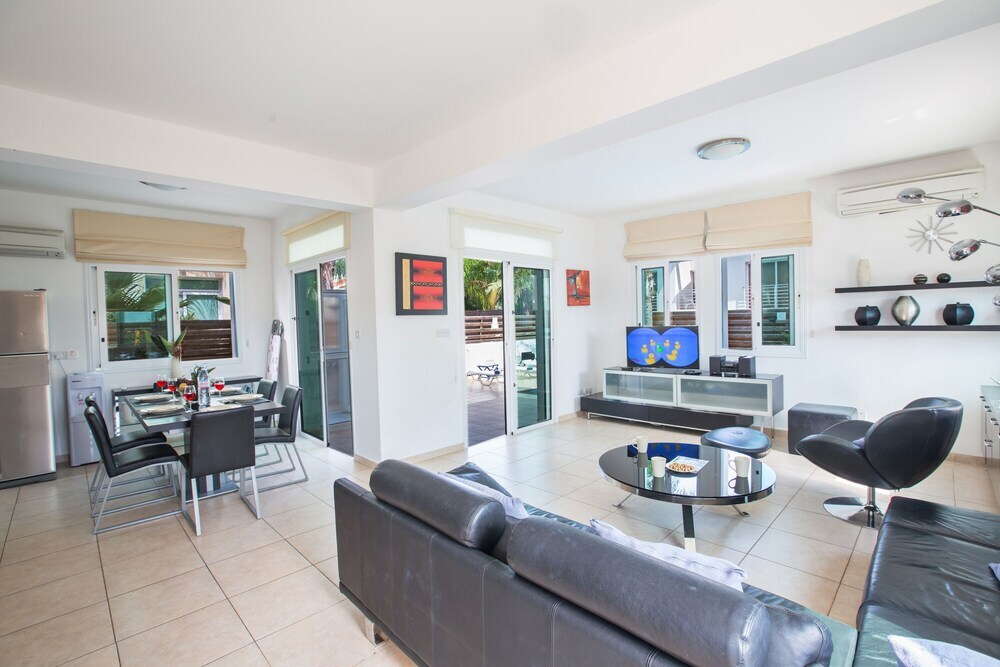 Айя-Напа: "3 Bedroom Villa With Private Pool in Protaras Center"