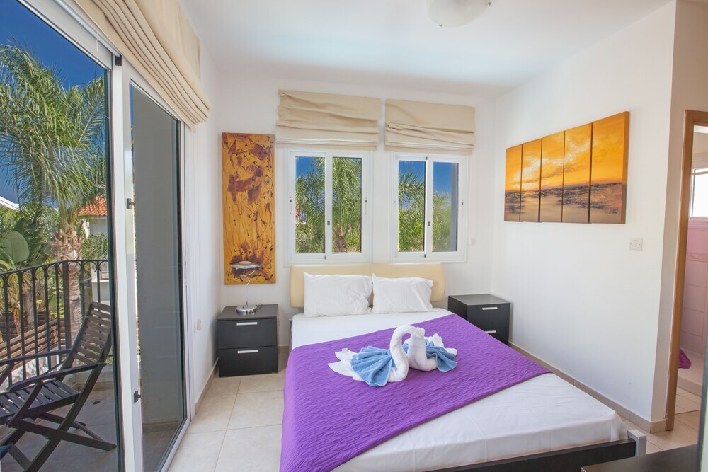Айя-Напа: "3 Bedroom Villa With Private Pool in Protaras Center"