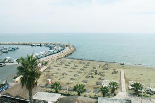 Ларнака: Lazuli Beachfront Apartment 254