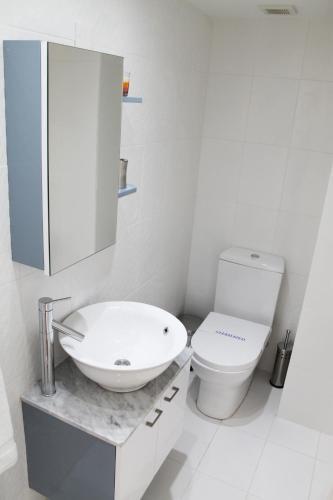 Ларнака: Lazuli Beachfront Apartment 254