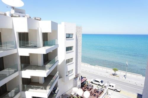 Ларнака: Lazuli Beach Apartment 501