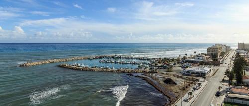 Ларнака: Lazuli Beach Apartment 501