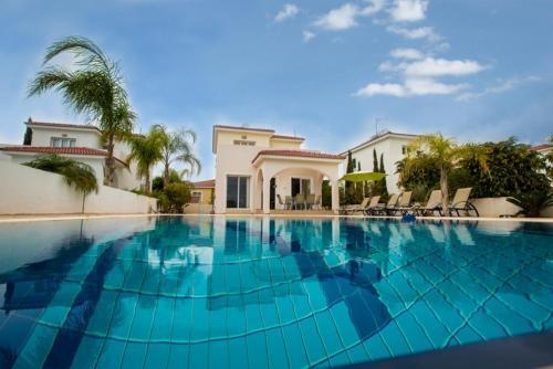 Айя-Напа: The Ultimate 5 Star Holiday Villa in Sotira with Private Pool And Close To the Beach, Sotira Villa 1299