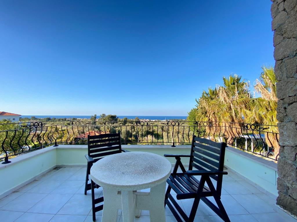 Лапта: 4 Bedroom Deluxe Villa with Mountain and Sea View