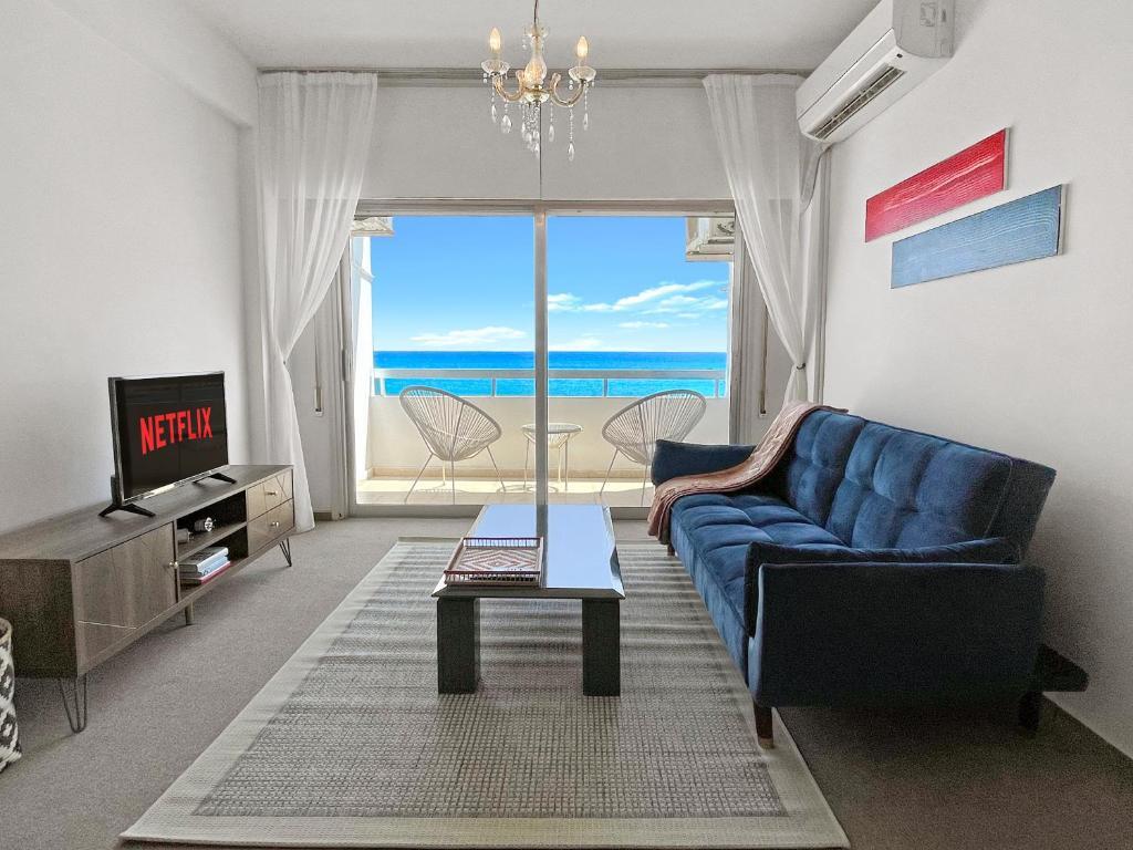 Ларнака: 2BR SEAFRONT Apt in city center close to the beach