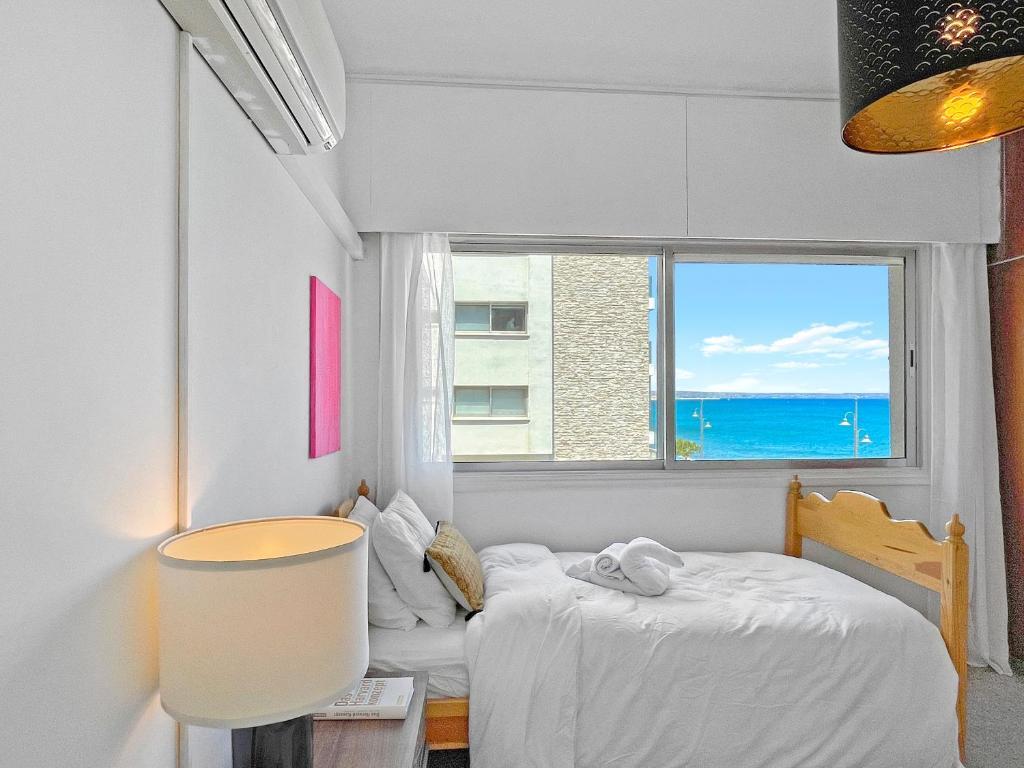 Ларнака: 2BR SEAFRONT Apt in city center close to the beach