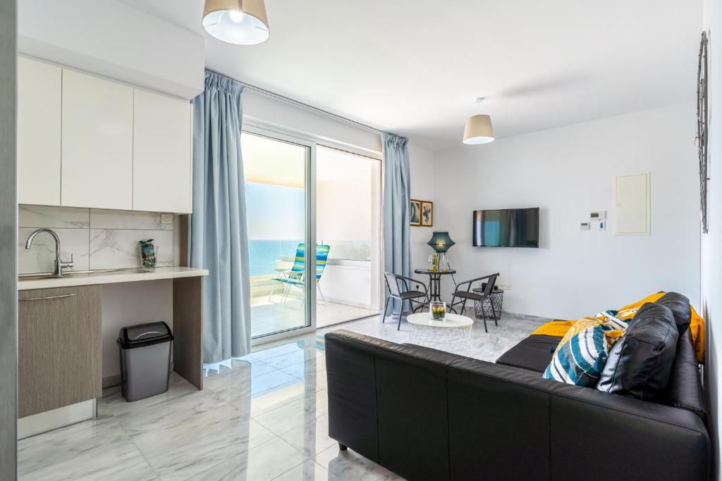 Oyster 1-BR Apt in Larnaca — фото 4