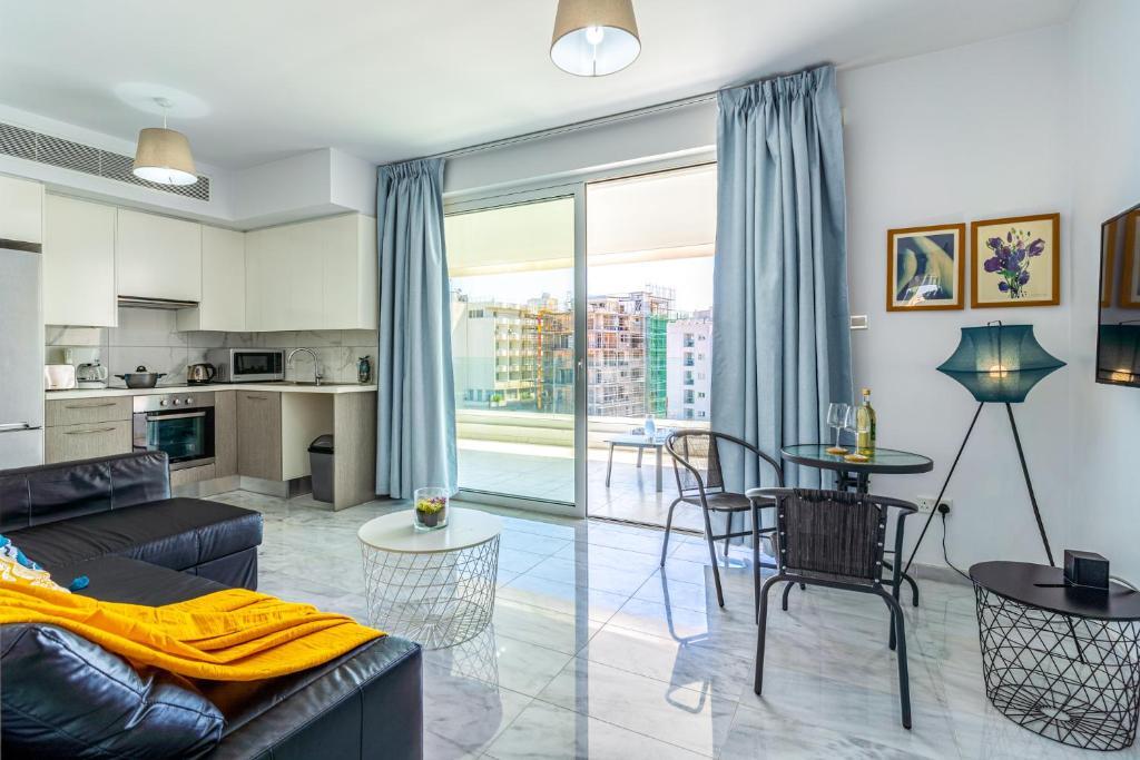 Ларнака: Oyster 1-BR Apt in Larnaca