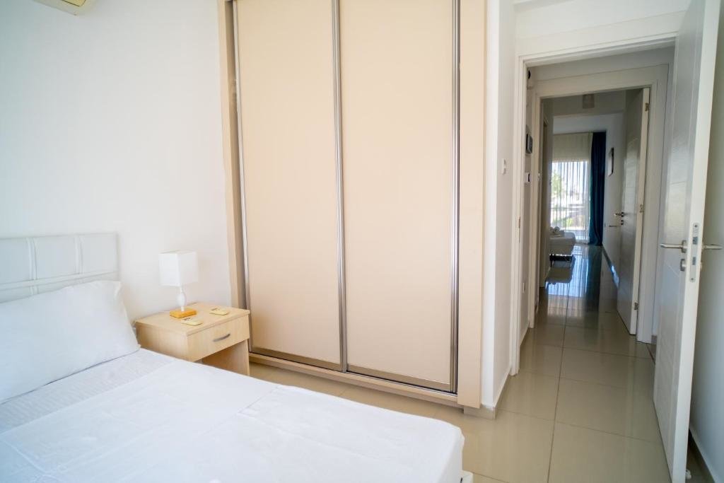 Алсанджак: Spacious Three-Bedroom Apartment with Sea View A2