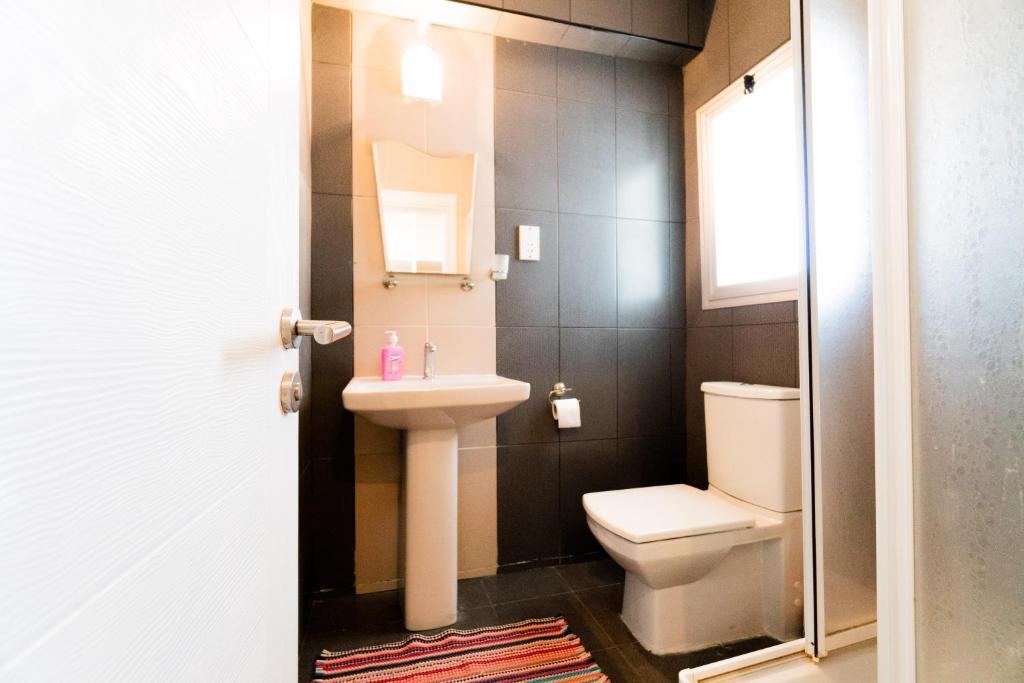 Алсанджак: Spacious Three-Bedroom Apartment with Sea View A2