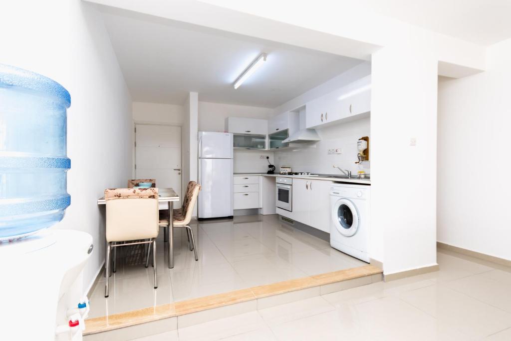 Алсанджак: Spacious Three-Bedroom Apartment with Sea View A3