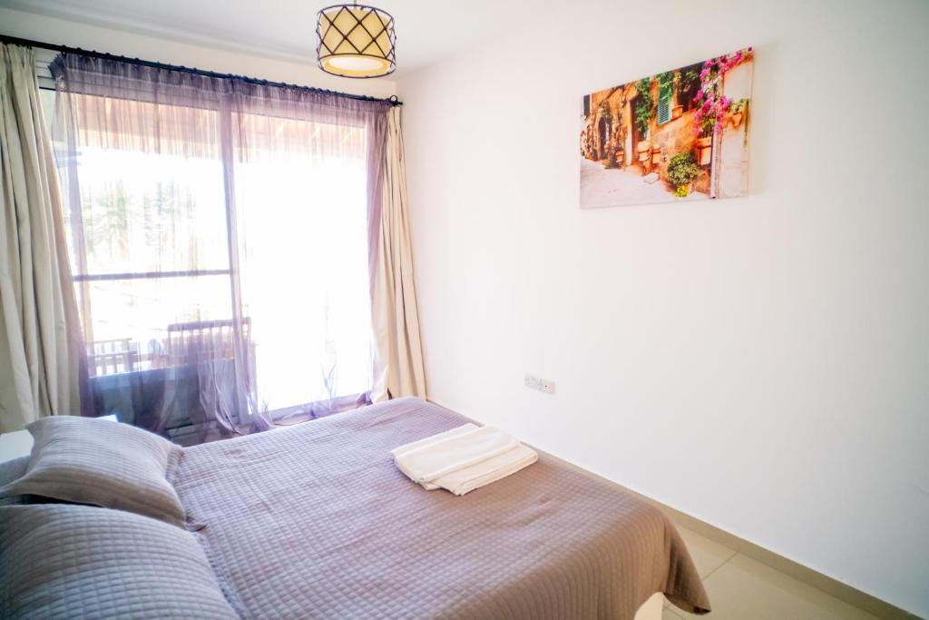 Алсанджак: Spacious Three-Bedroom Apartment with Sea View A3