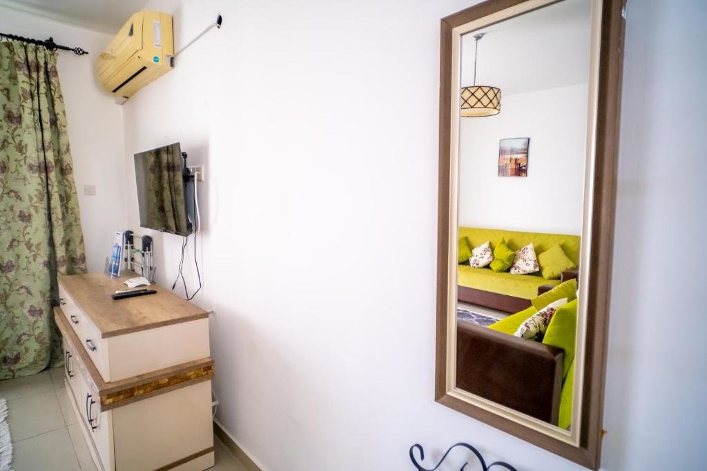 Алсанджак: Spacious Three-Bedroom Apartment with Sea View A3