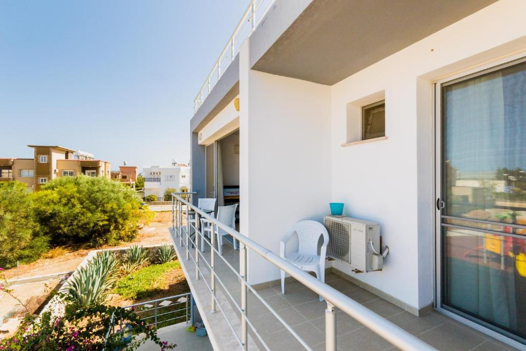 Comfortable One-Bedroom Apartment near the Sea and Casino Merit Park Sel 2-6 — фото 5