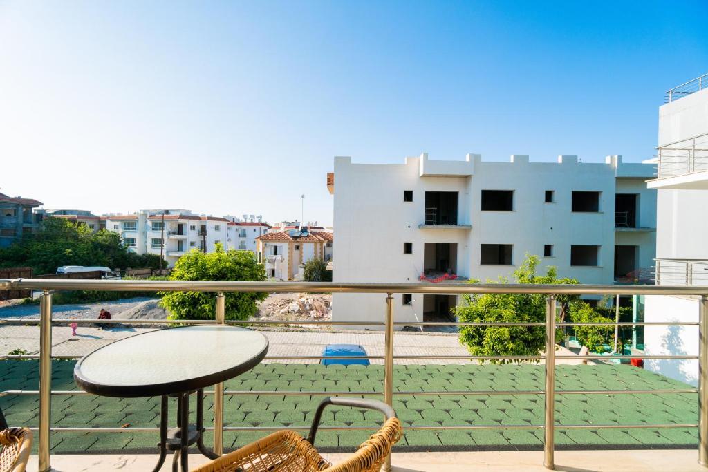 Алсанджак: Separated Comfortable Apartments Lapta-Sel