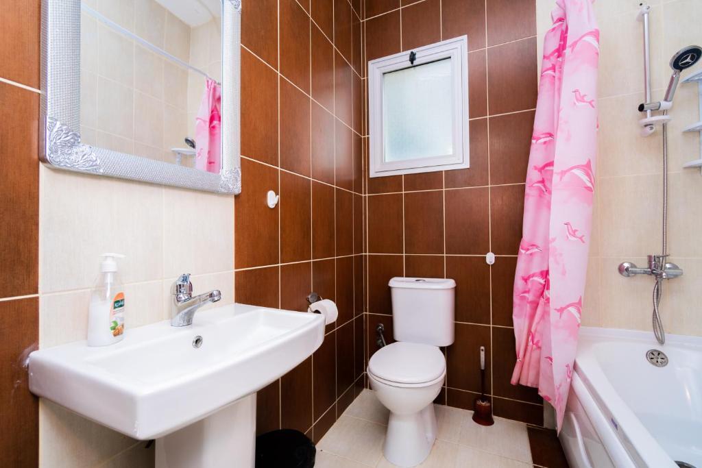 Алсанджак: Amazing Two-Bedroom Apartment in Residence Lukomorye D1 with Private Garden