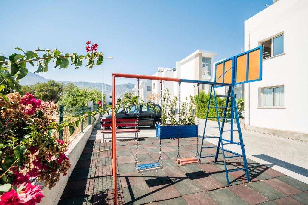 Алсанджак: Amazing Two-Bedroom Apartment in Residence Lukomorye D1 with Private Garden