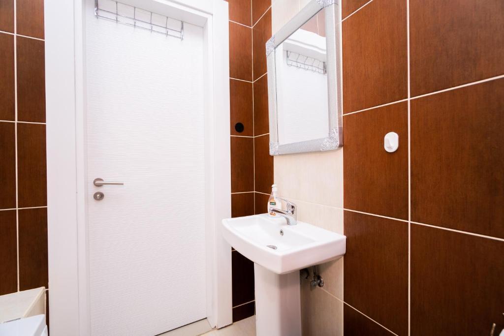 Алсанджак: Amazing Two-Bedroom Apartment in Residence Lukomorye D1 with Private Garden