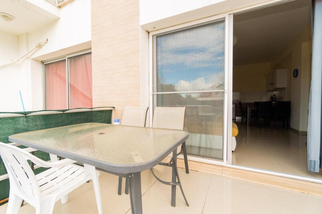 Алсанджак: Amazing Two-Bedroom Apartment in Residence Lukomorye D1 with Private Garden