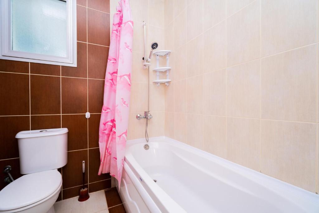 Алсанджак: Amazing Two-Bedroom Apartment in Residence Lukomorye D1 with Private Garden
