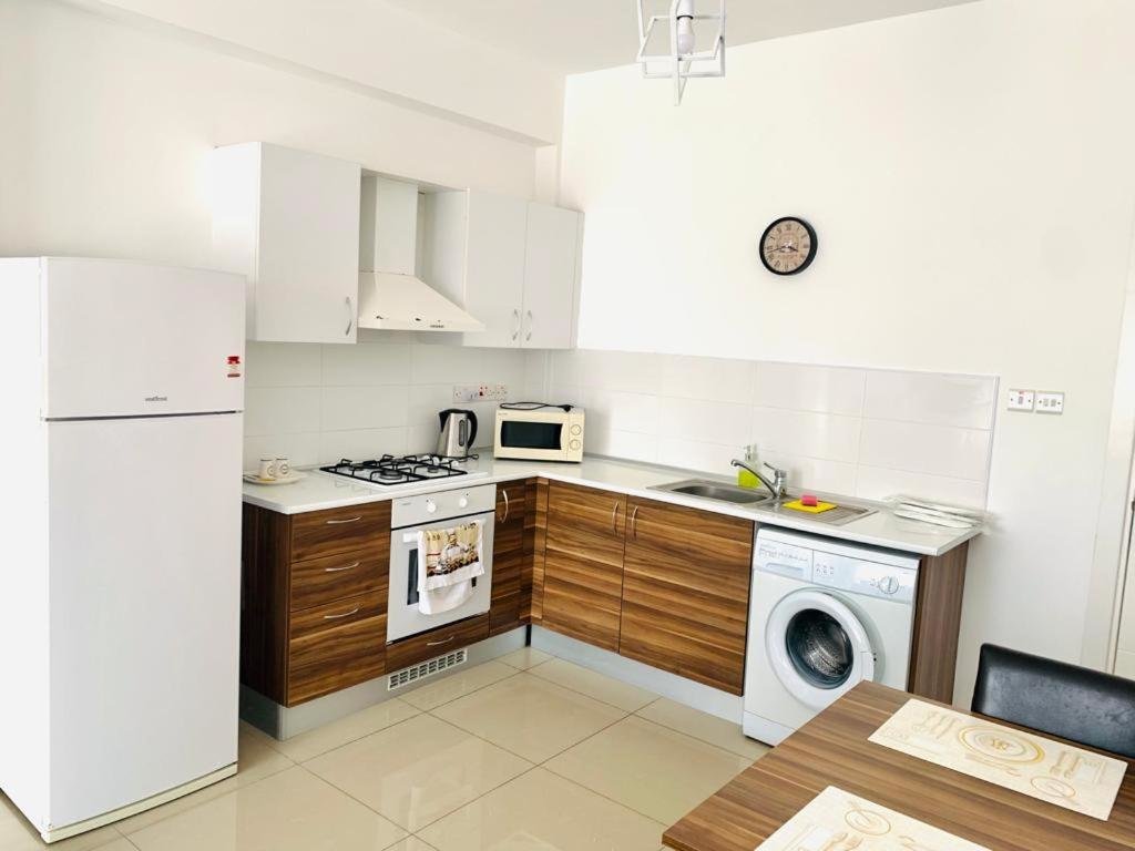 Алсанджак: Luxury Two-Bedroom Apartment in amazing place Lukomorye E5