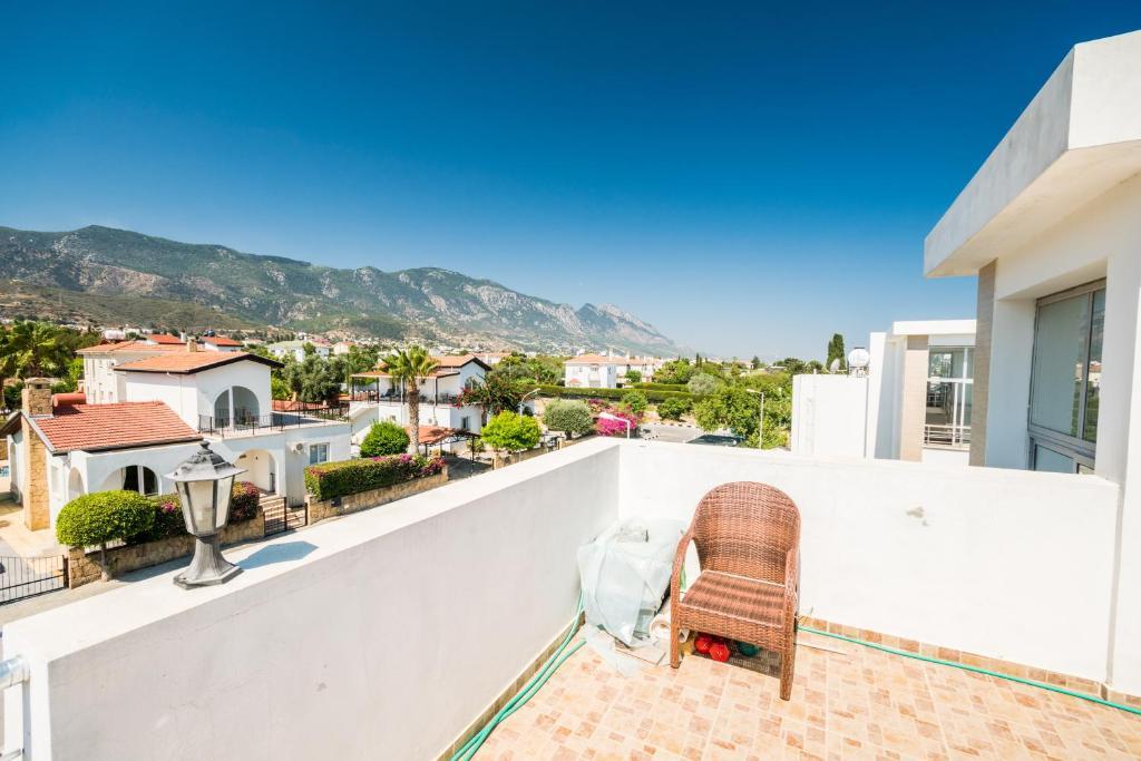 Алсанджак: Luxury Two-Bedroom Apartment in amazing place Lukomorye E5
