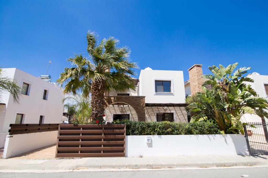 Айя-Напа: Villa Ionion 27